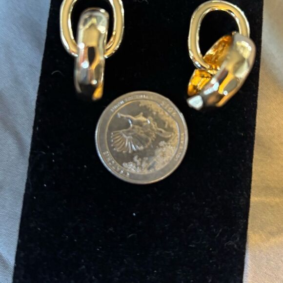 NEW Gold Tone Double Link Post Earrings NWT - Picture 6 of 8